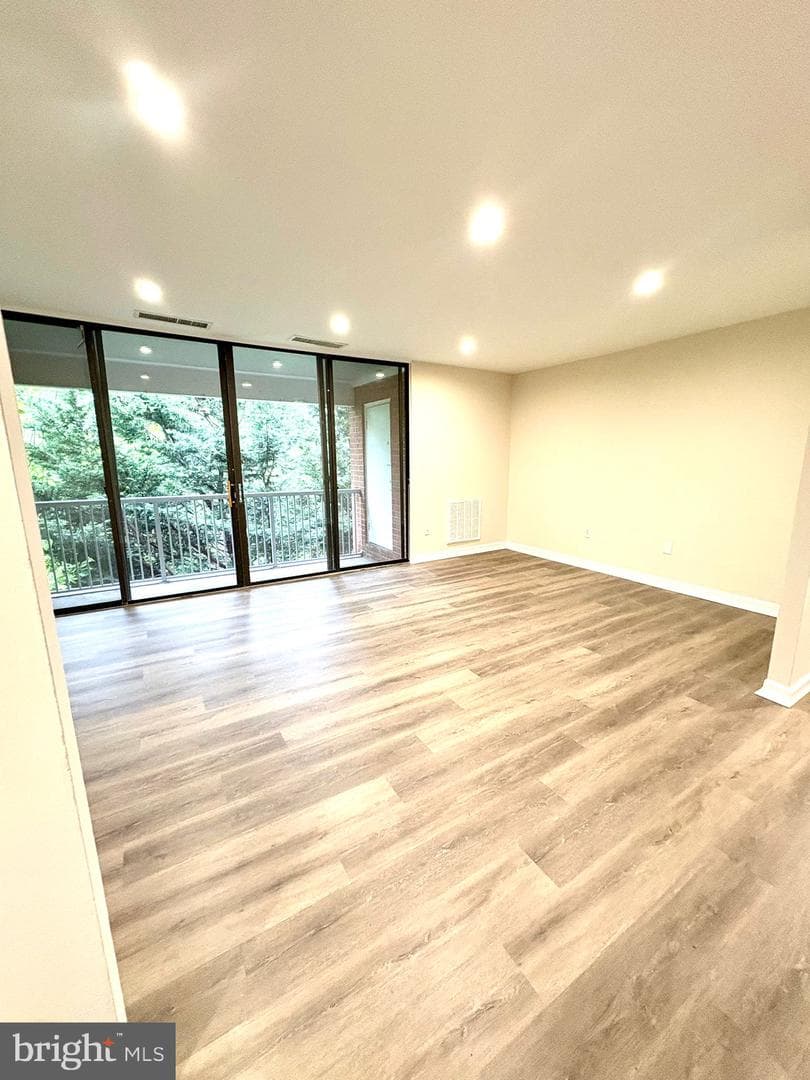 788 Quince Orchard Boulevard #202 photo 2