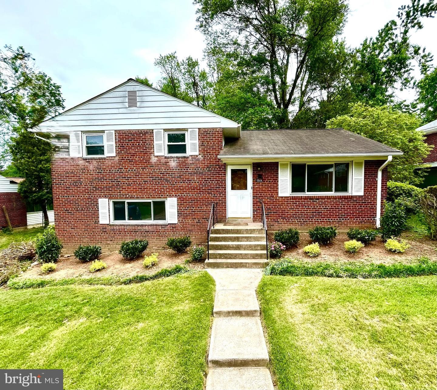 12115 Hunters Lane photo 1