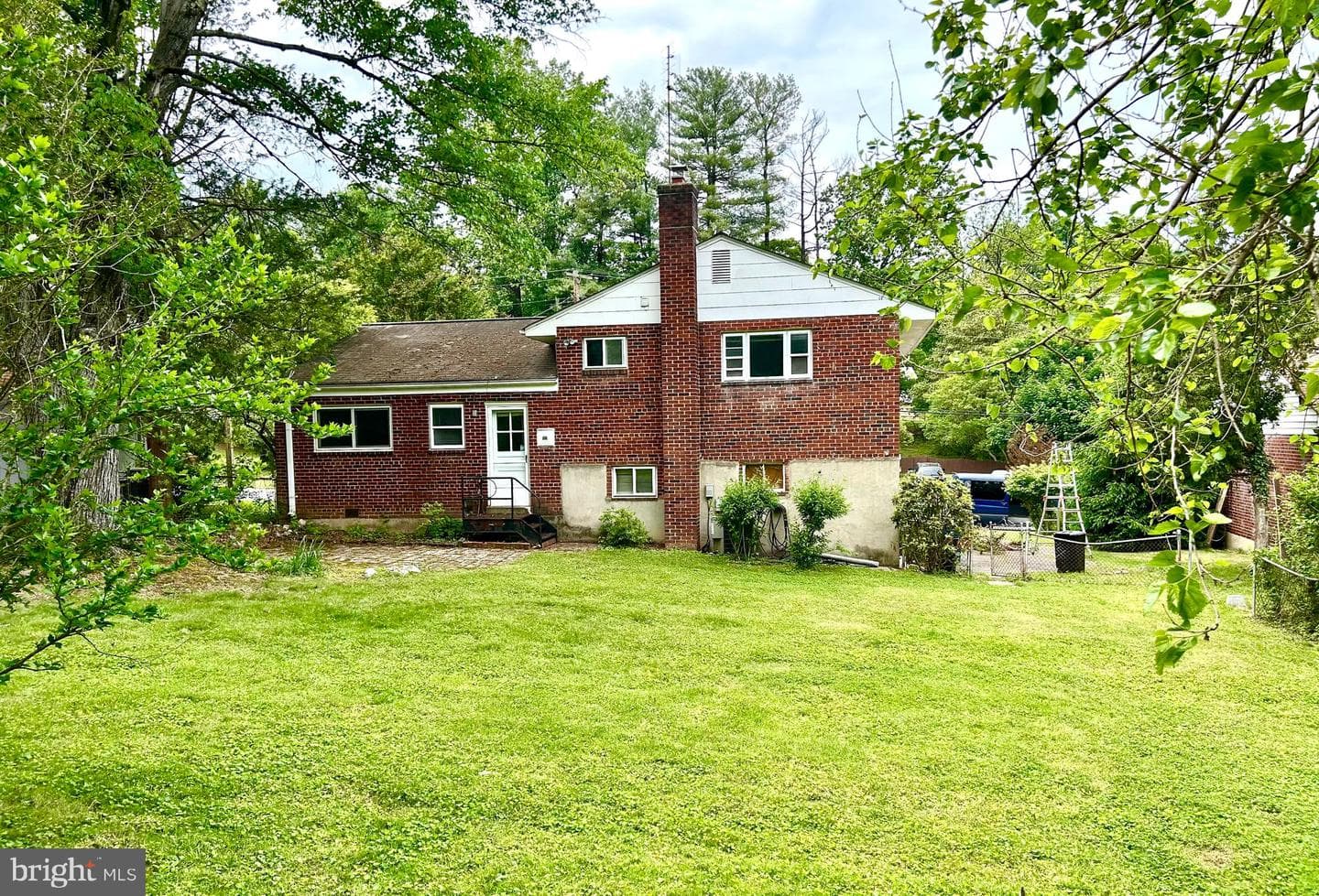 12115 Hunters Lane photo 2