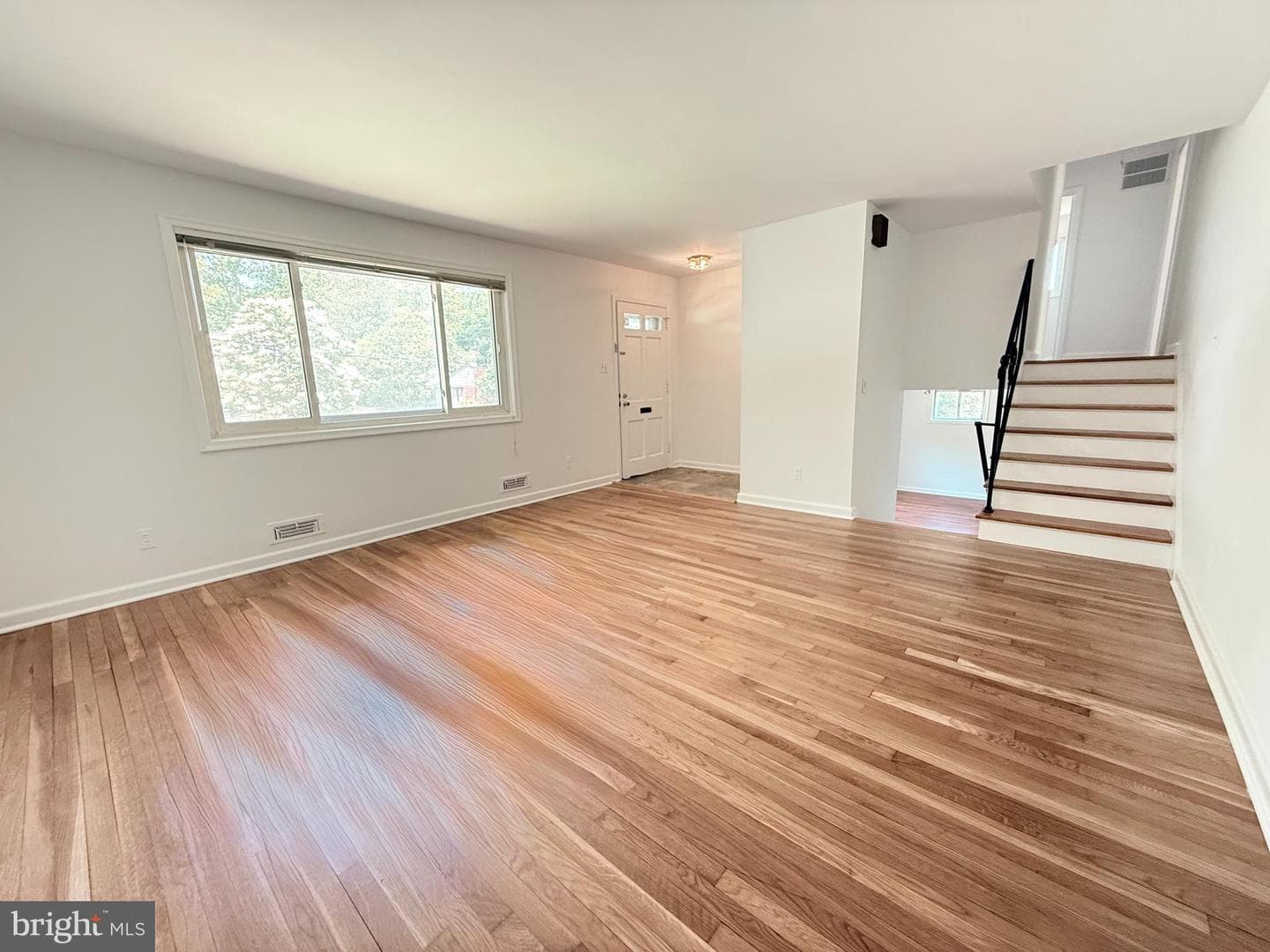 12115 Hunters Lane photo 4