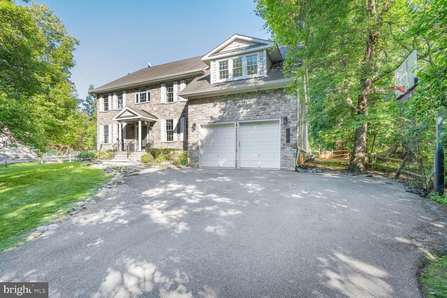 10701 Hunting Lane photo 4