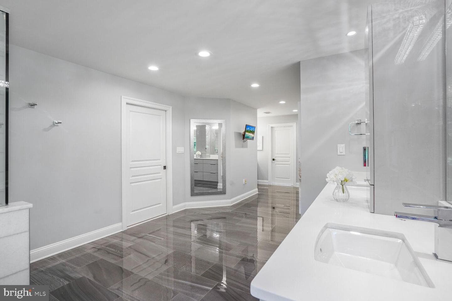 10701 Hunting Lane photo 44