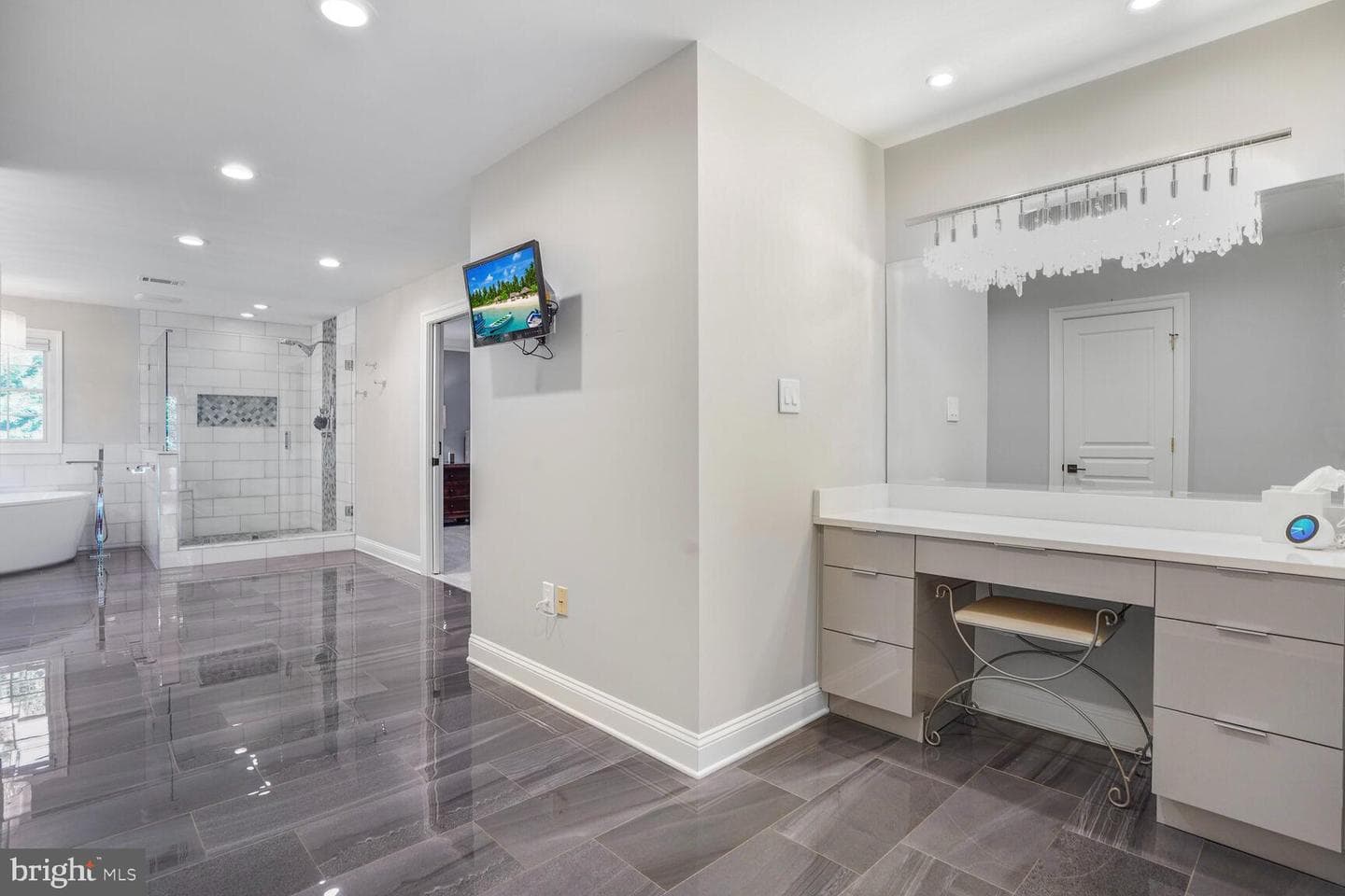 10701 Hunting Lane photo 45