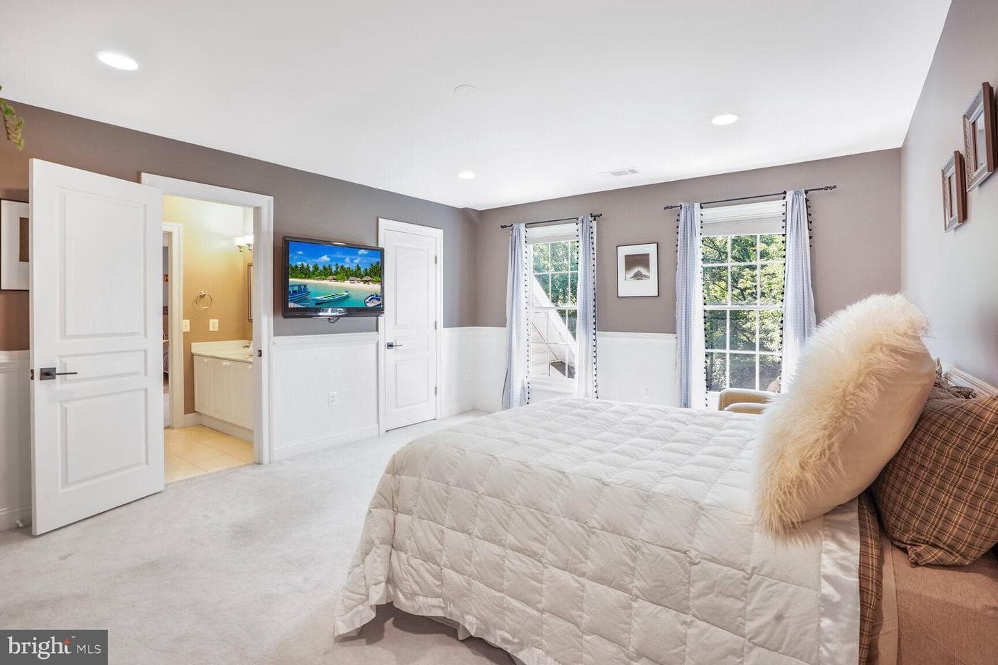 10701 Hunting Lane photo 59