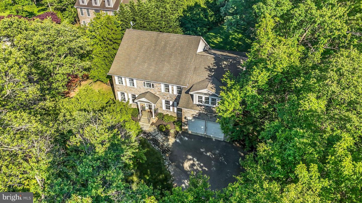 10701 Hunting Lane photo 6