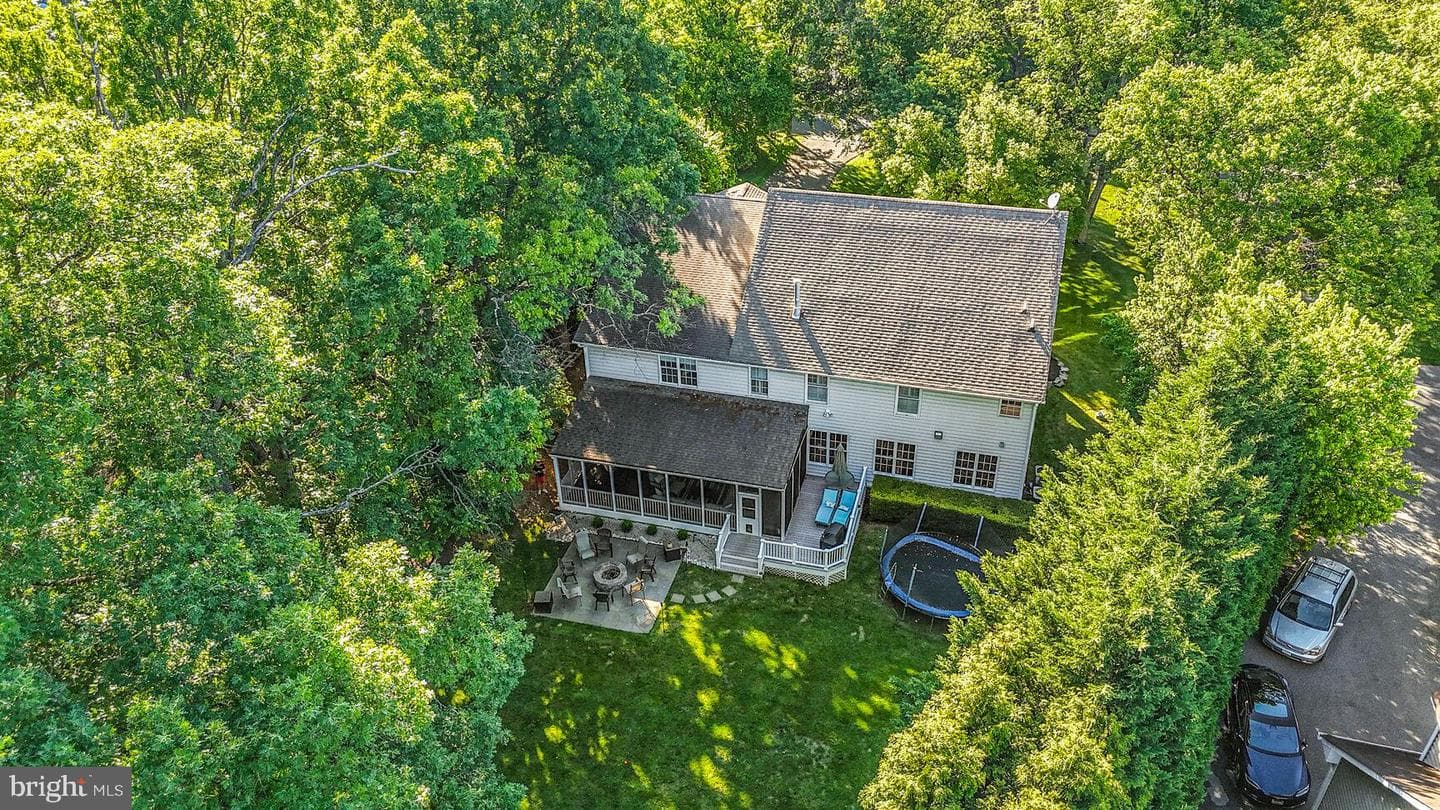 10701 Hunting Lane photo 77