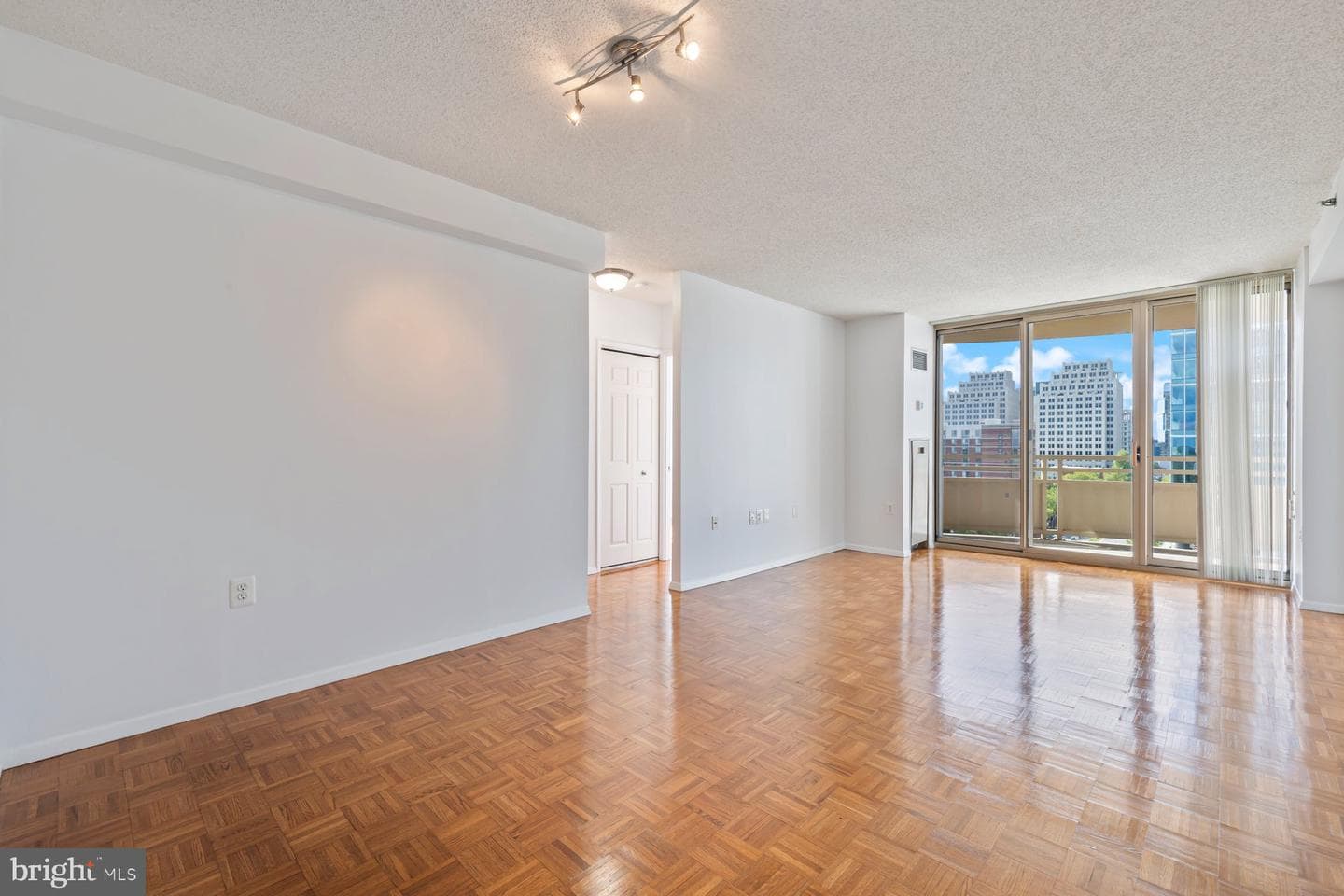 4801 Fairmont Avenue #804 photo 2