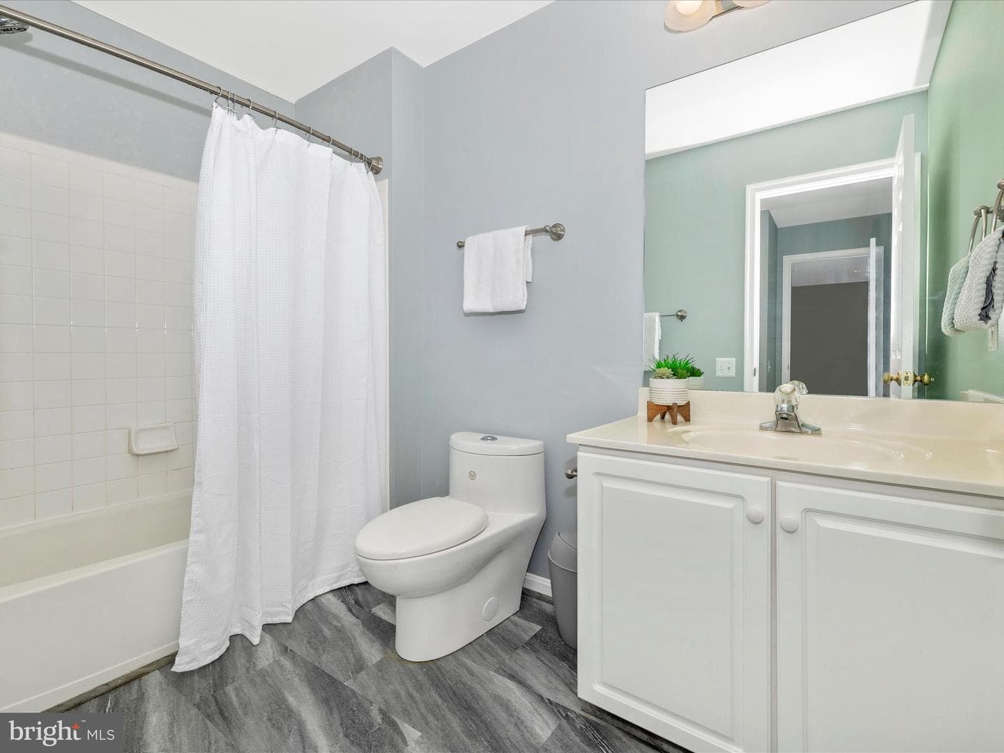 21405 Emerald Drive photo 24