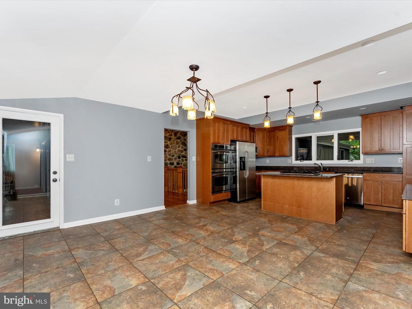 2264 Glenmore Terrace photo 11