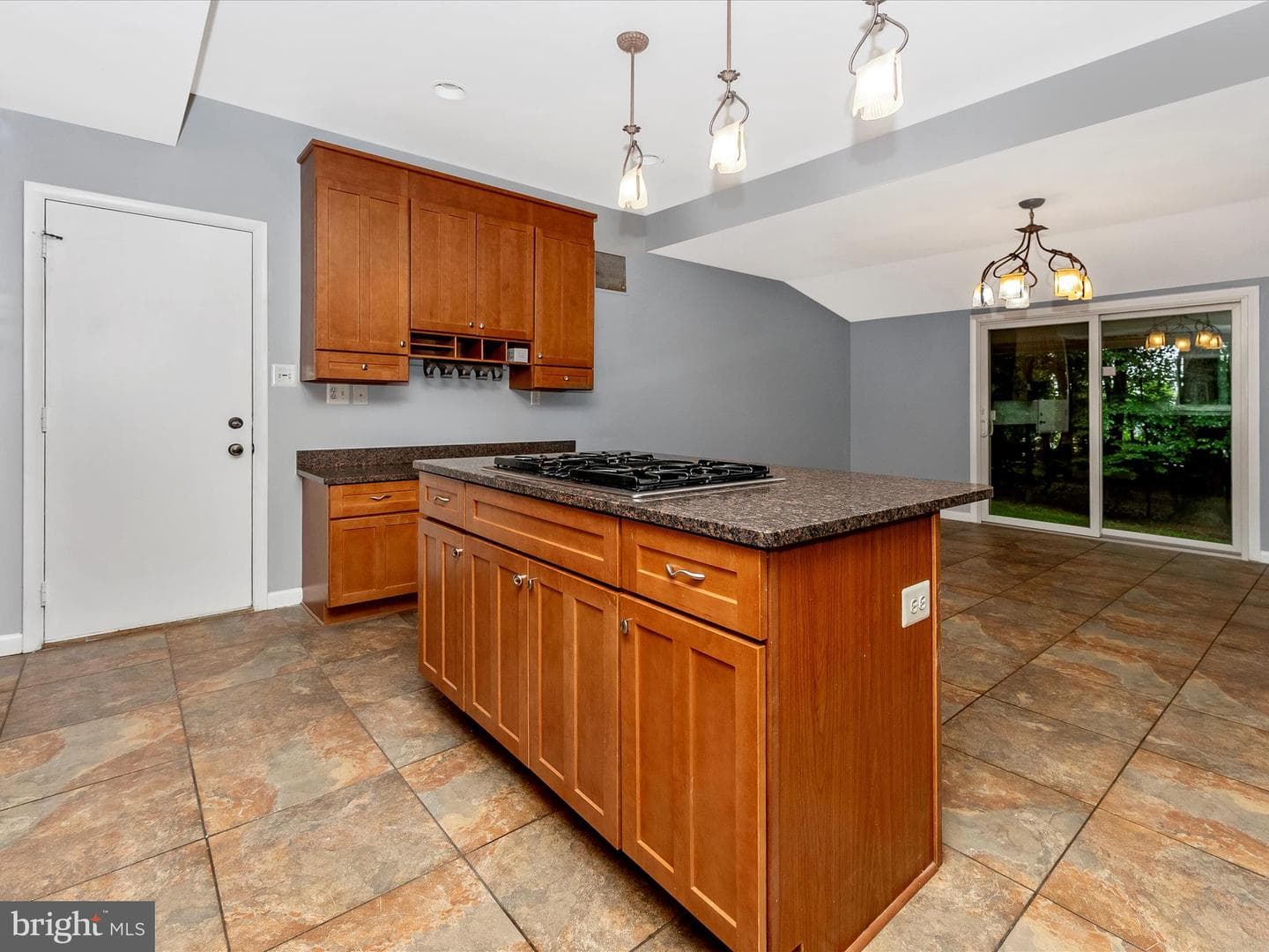 2264 Glenmore Terrace photo 15