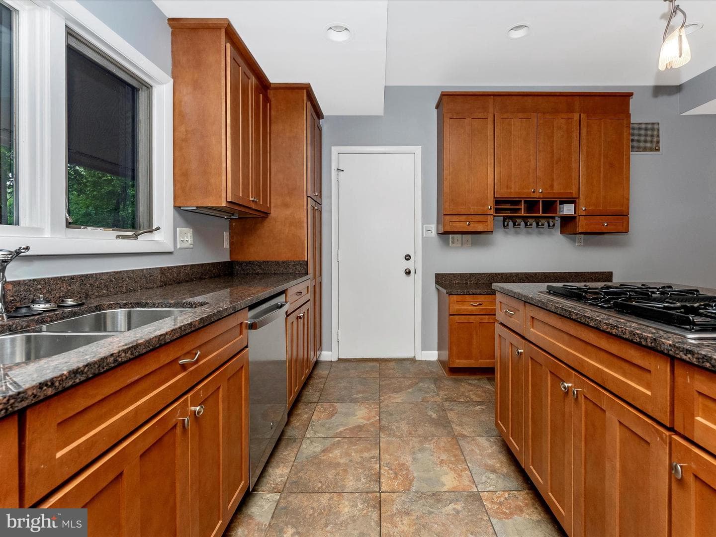 2264 Glenmore Terrace photo 16