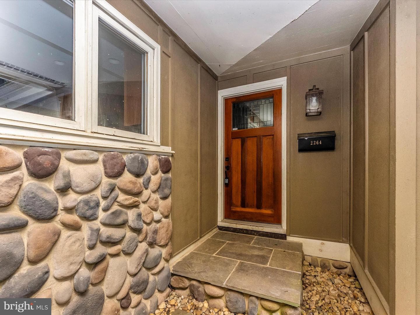 2264 Glenmore Terrace photo 2