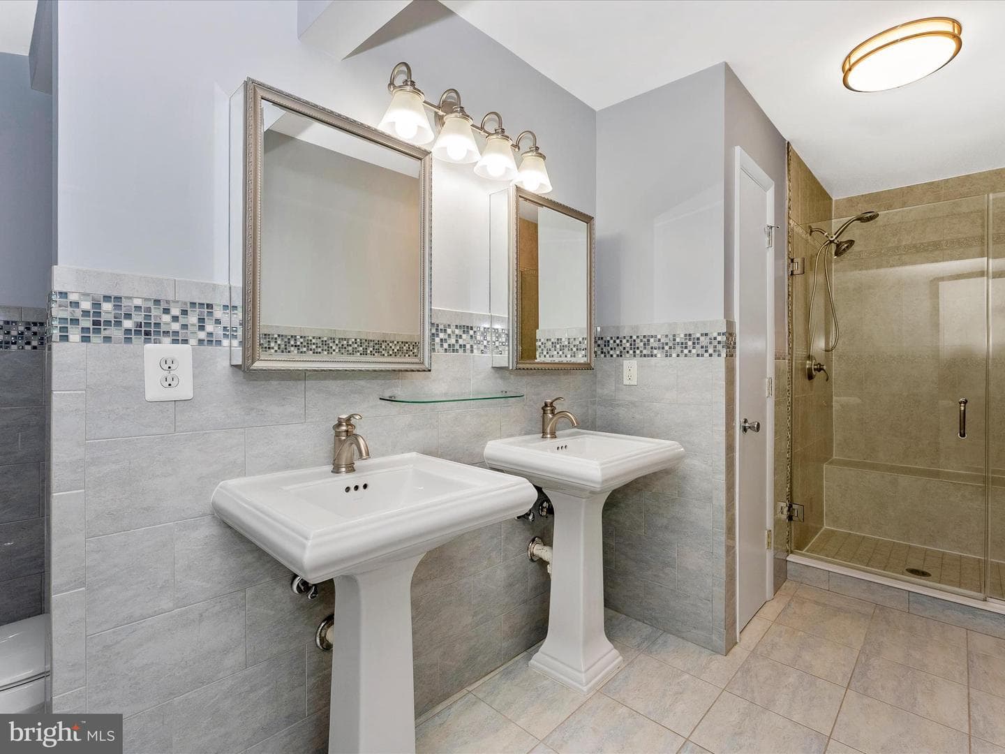2264 Glenmore Terrace photo 24