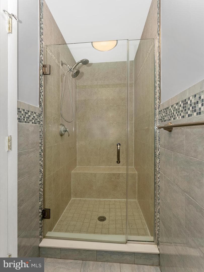 2264 Glenmore Terrace photo 29
