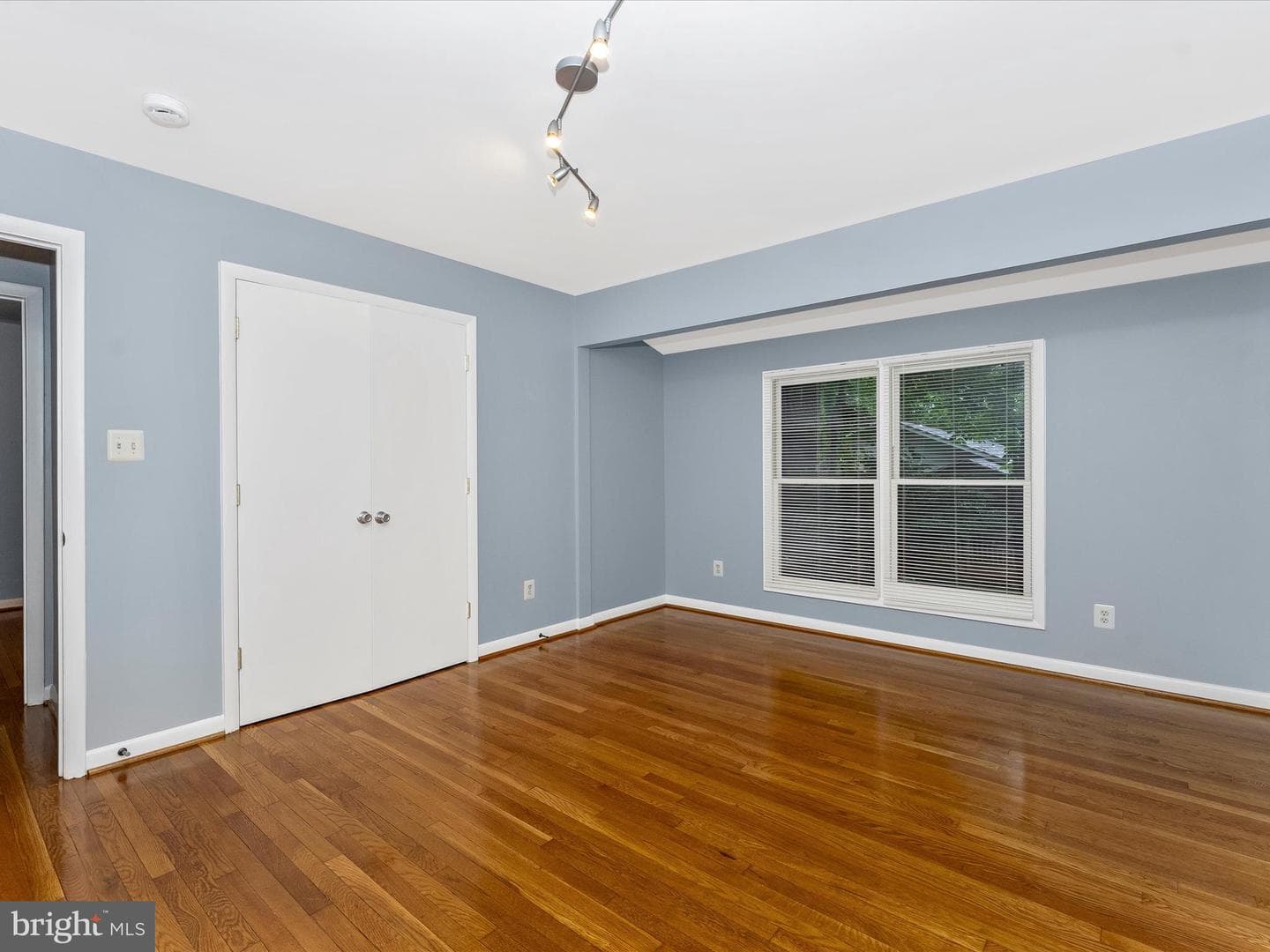 2264 Glenmore Terrace photo 31