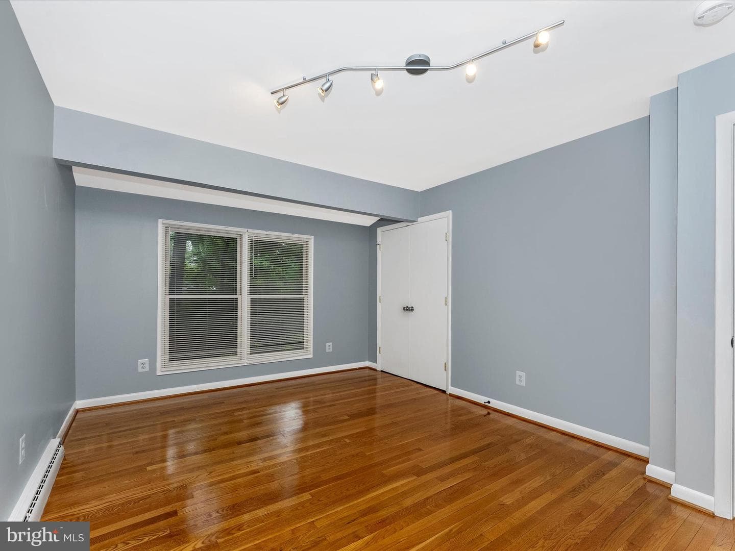 2264 Glenmore Terrace photo 33