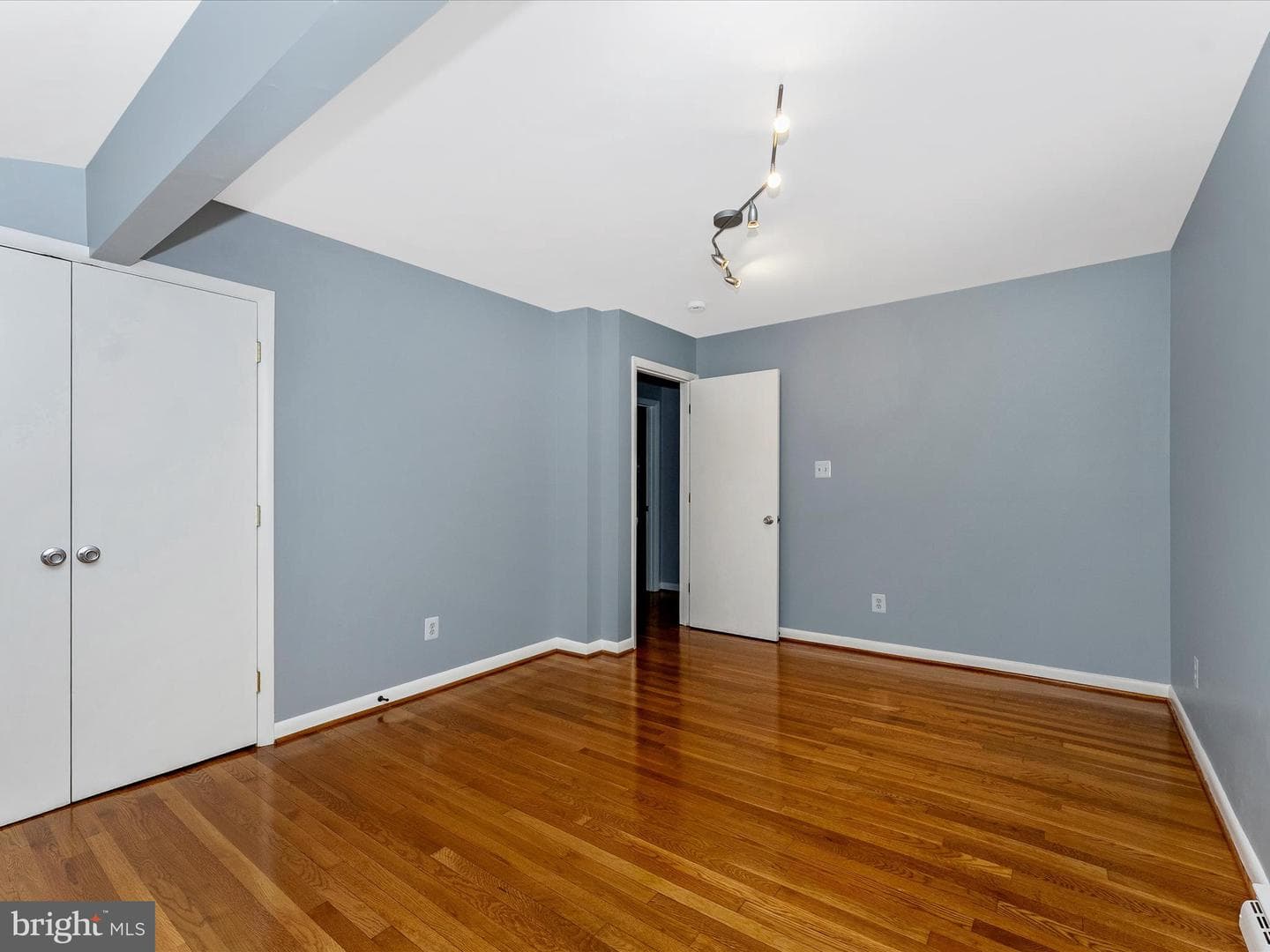 2264 Glenmore Terrace photo 34