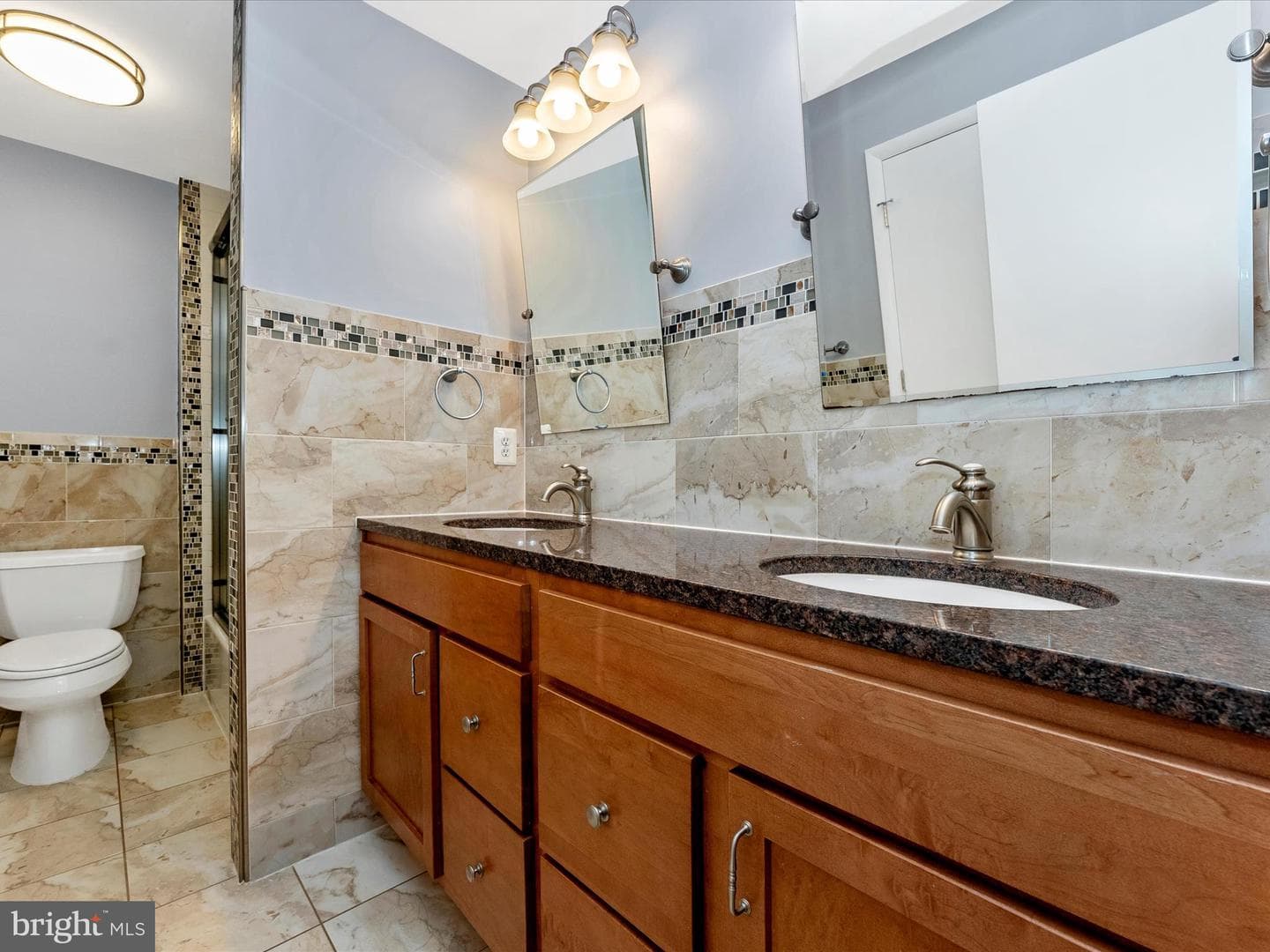 2264 Glenmore Terrace photo 35