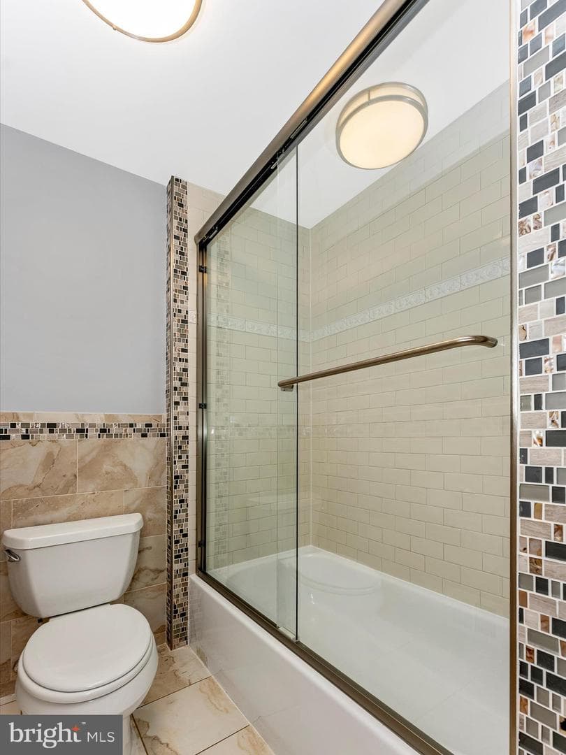 2264 Glenmore Terrace photo 36