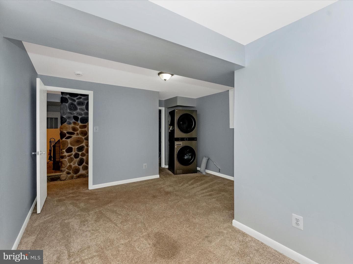 2264 Glenmore Terrace photo 38