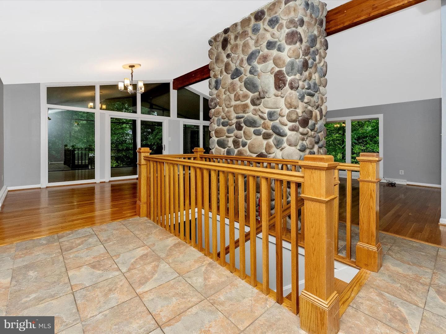 2264 Glenmore Terrace photo 4