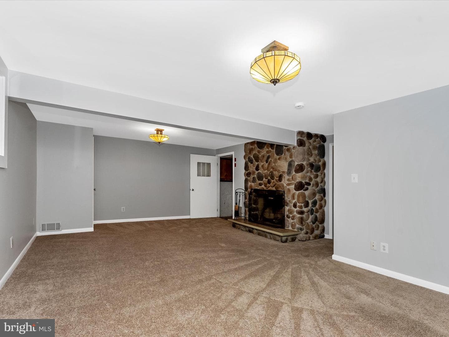 2264 Glenmore Terrace photo 41