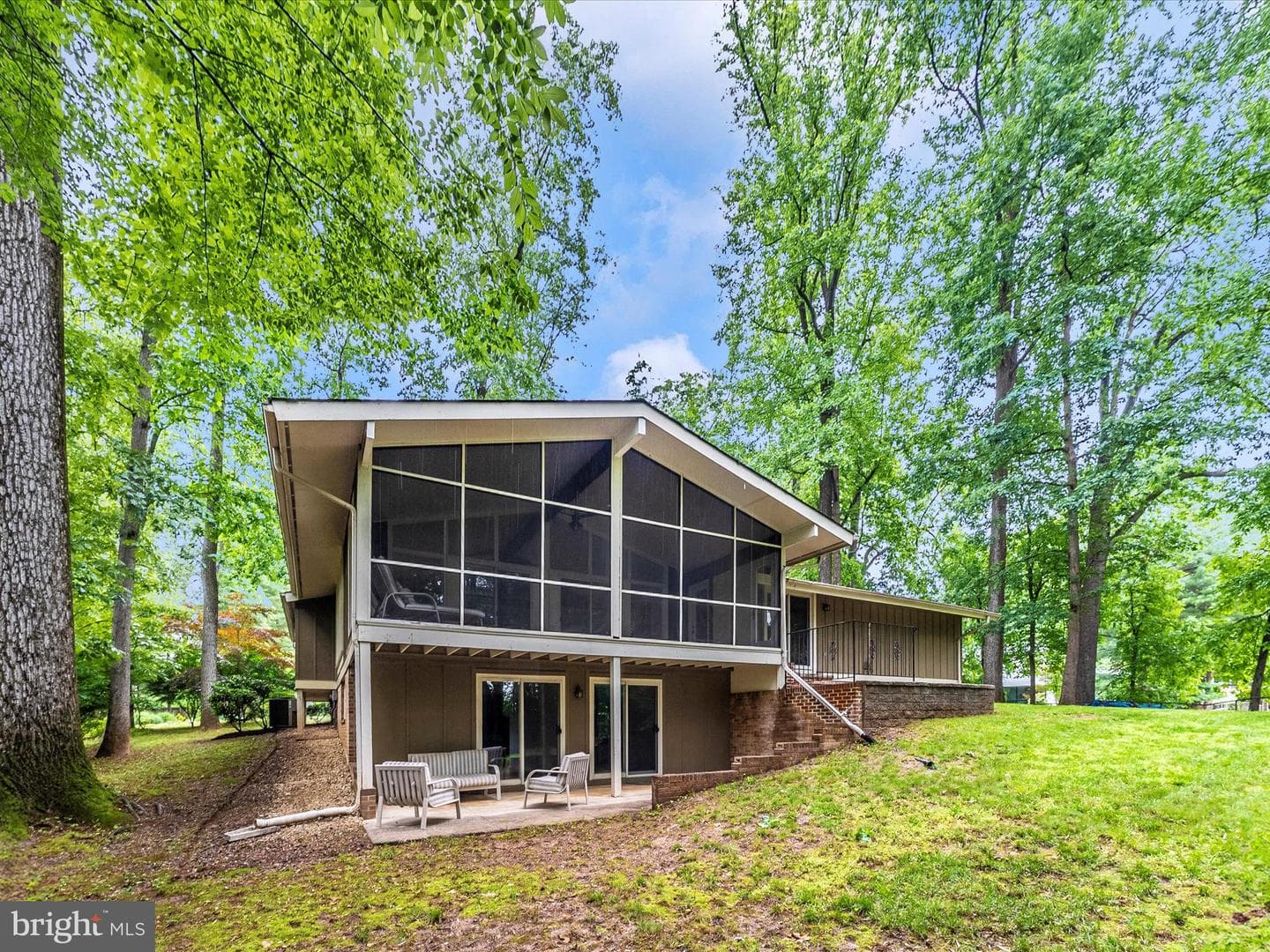 2264 Glenmore Terrace photo 45
