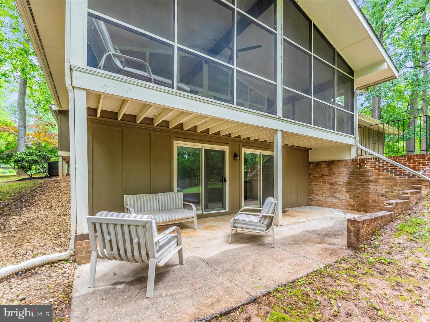 2264 Glenmore Terrace photo 47