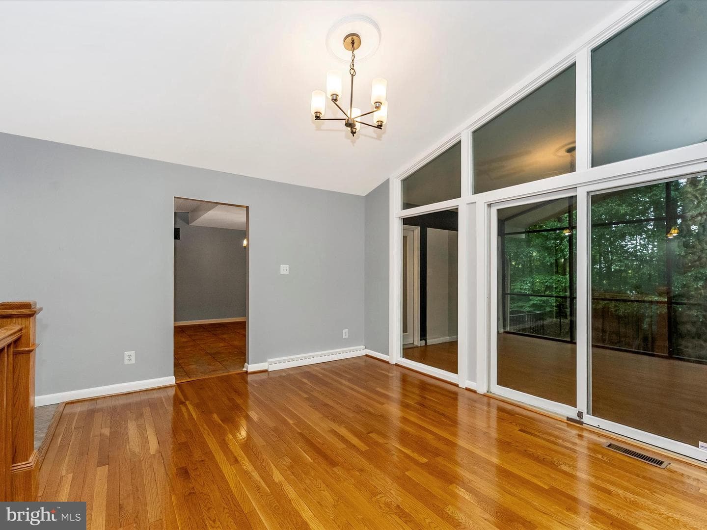 2264 Glenmore Terrace photo 7