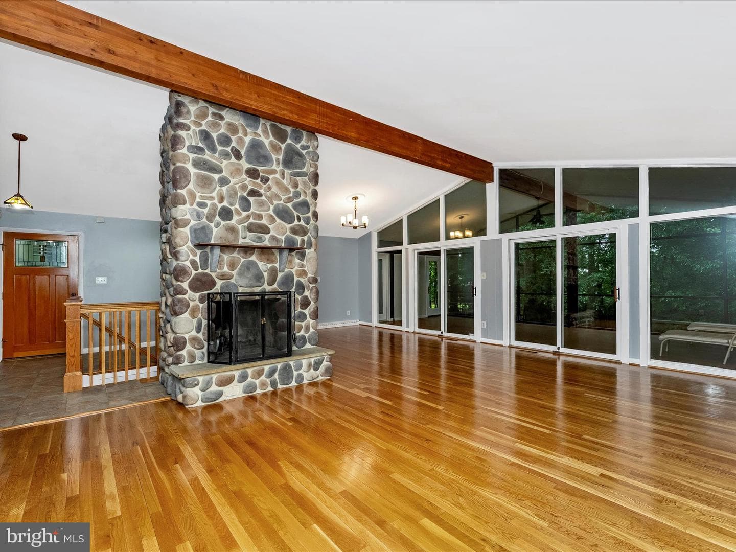 2264 Glenmore Terrace photo 8