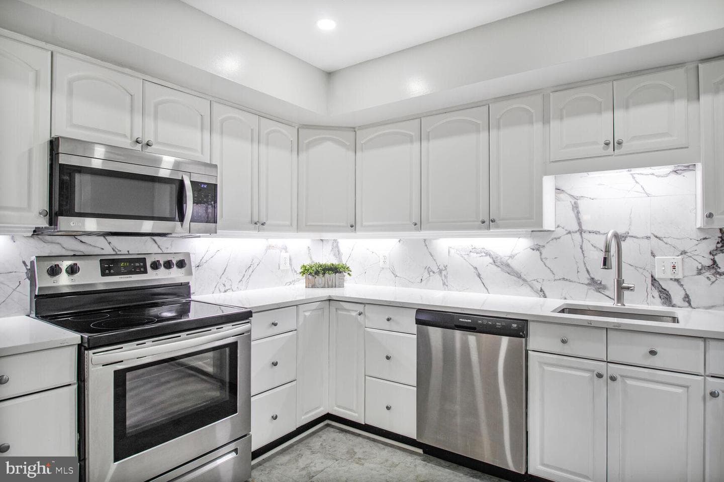 10611 Meadowhill Road photo 5