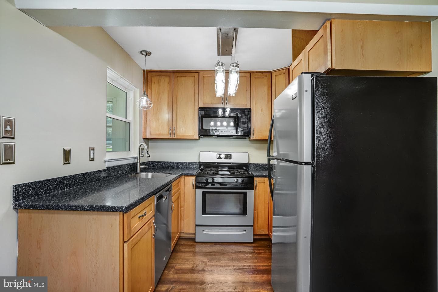 10713 Douglas Avenue photo 16