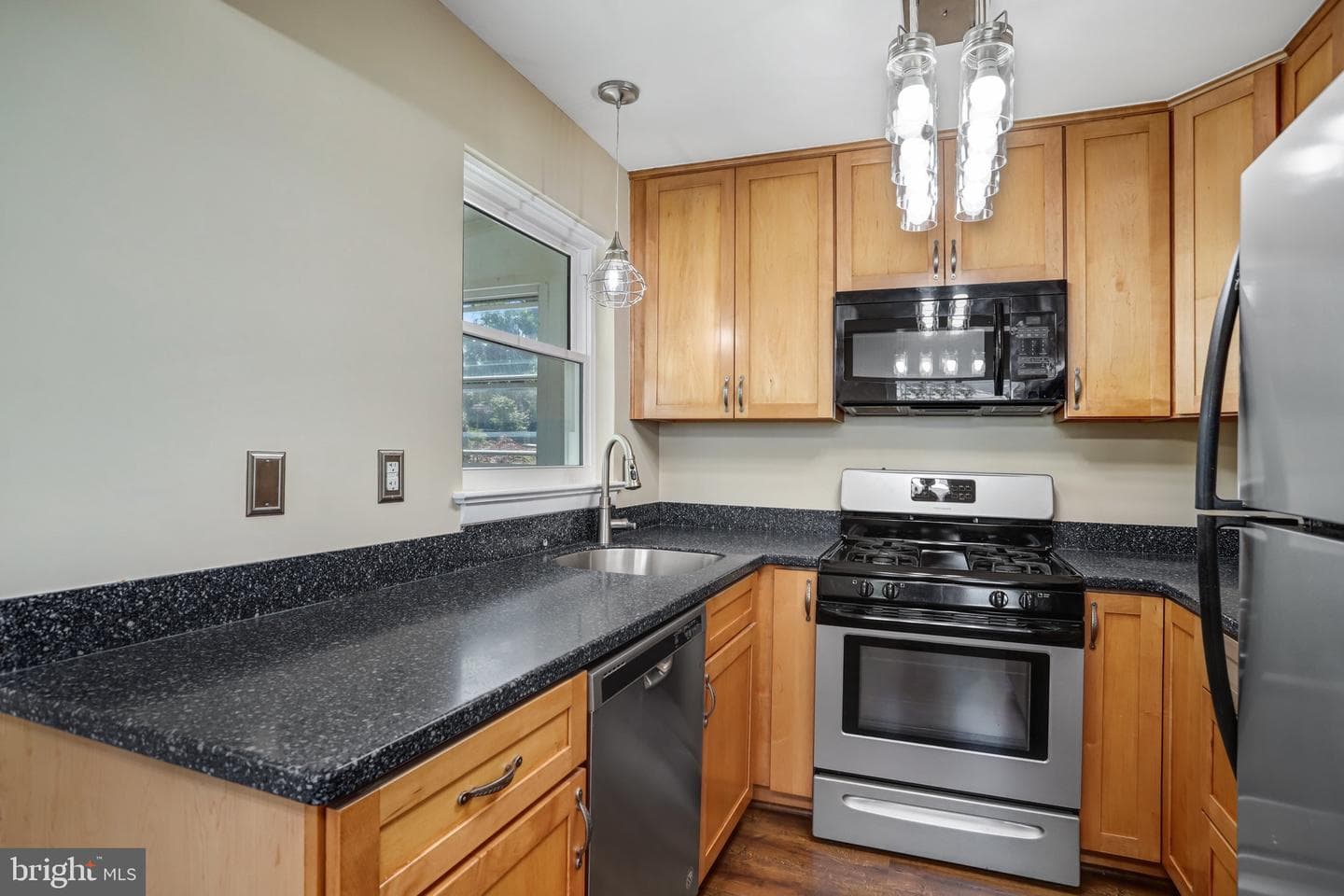 10713 Douglas Avenue photo 17