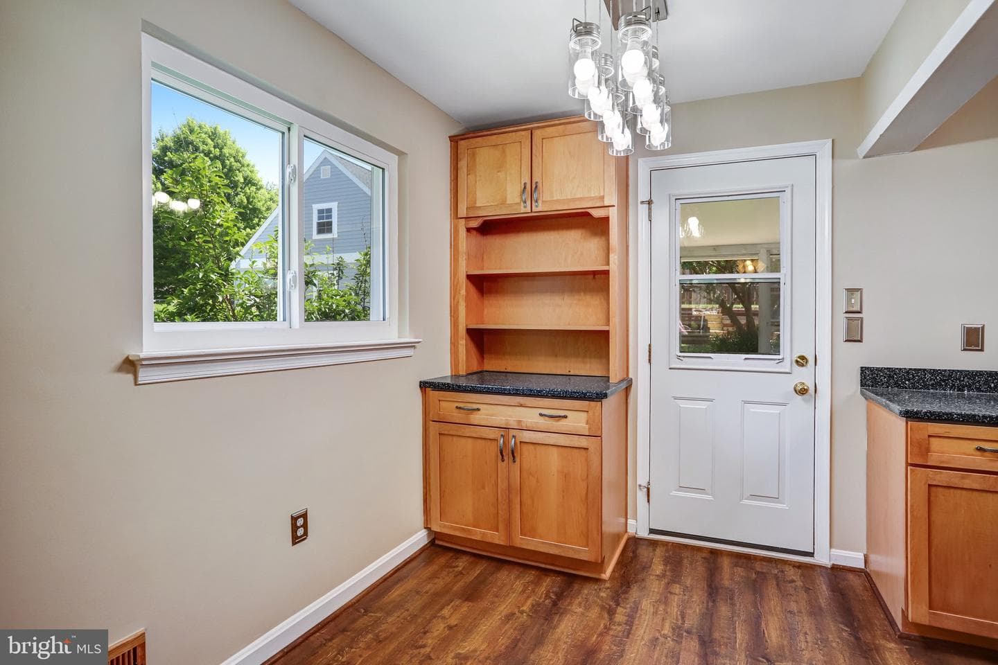 10713 Douglas Avenue photo 21