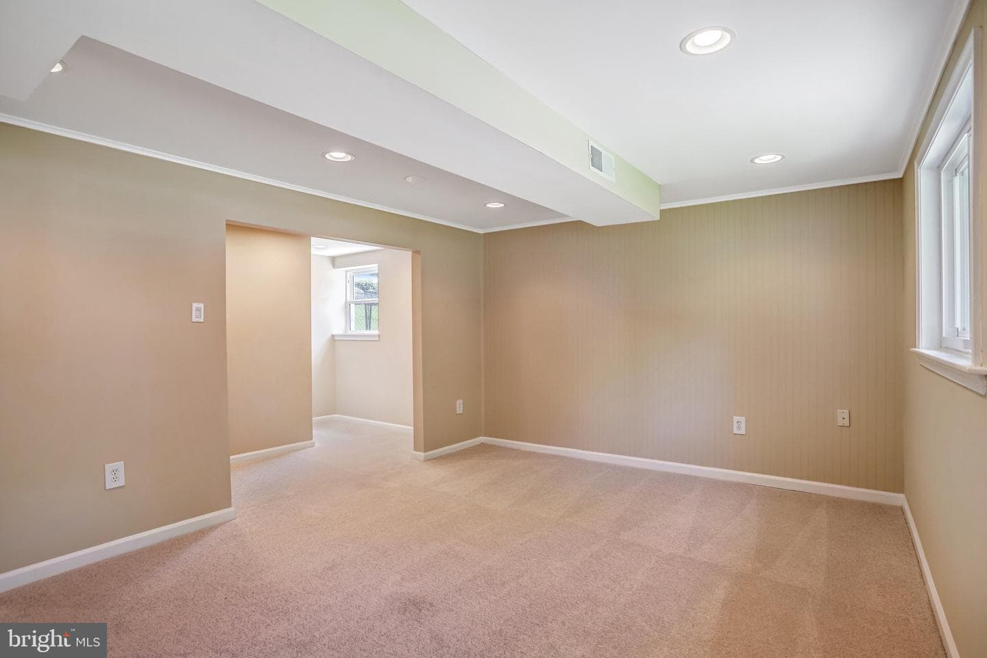 10713 Douglas Avenue photo 36