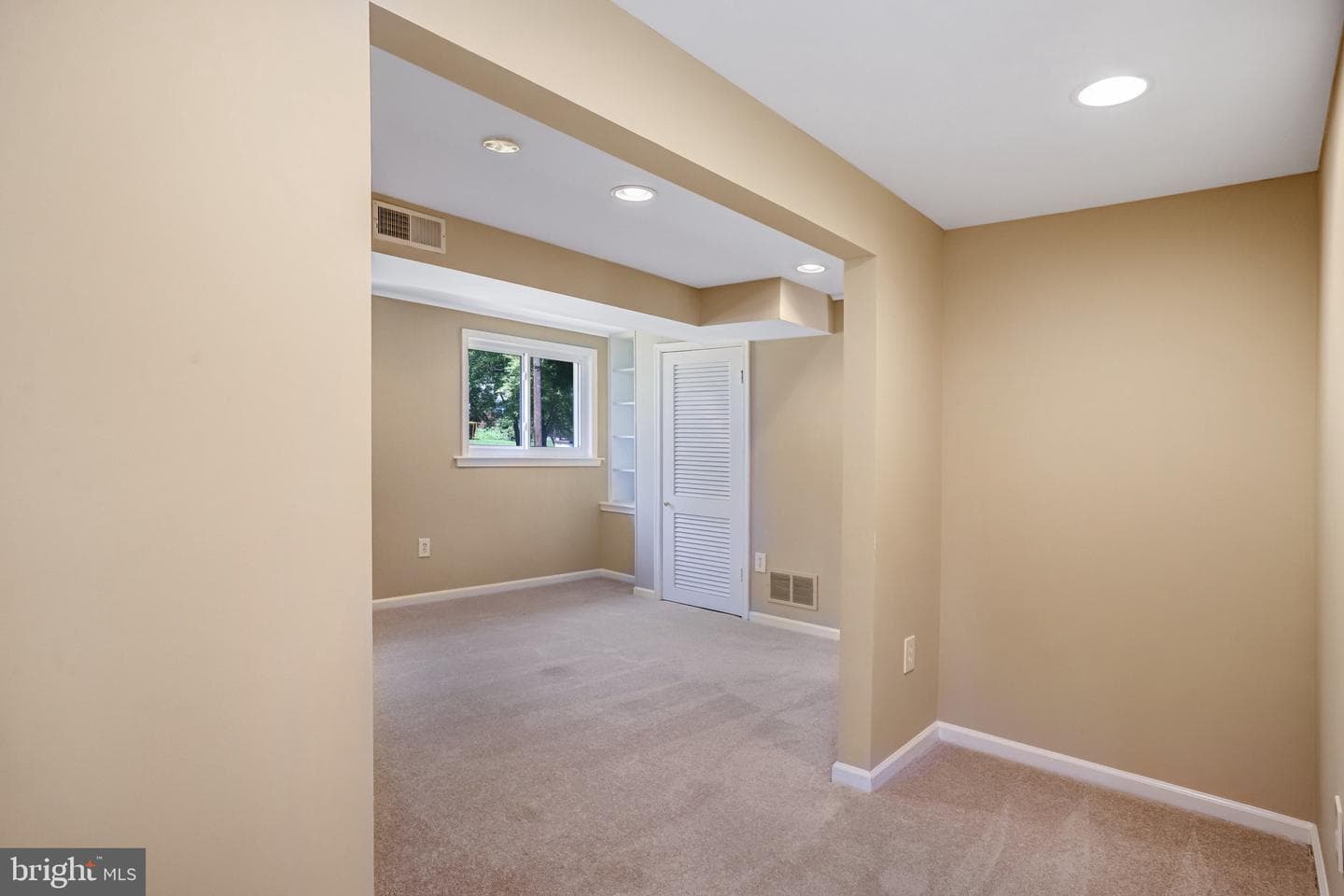 10713 Douglas Avenue photo 42