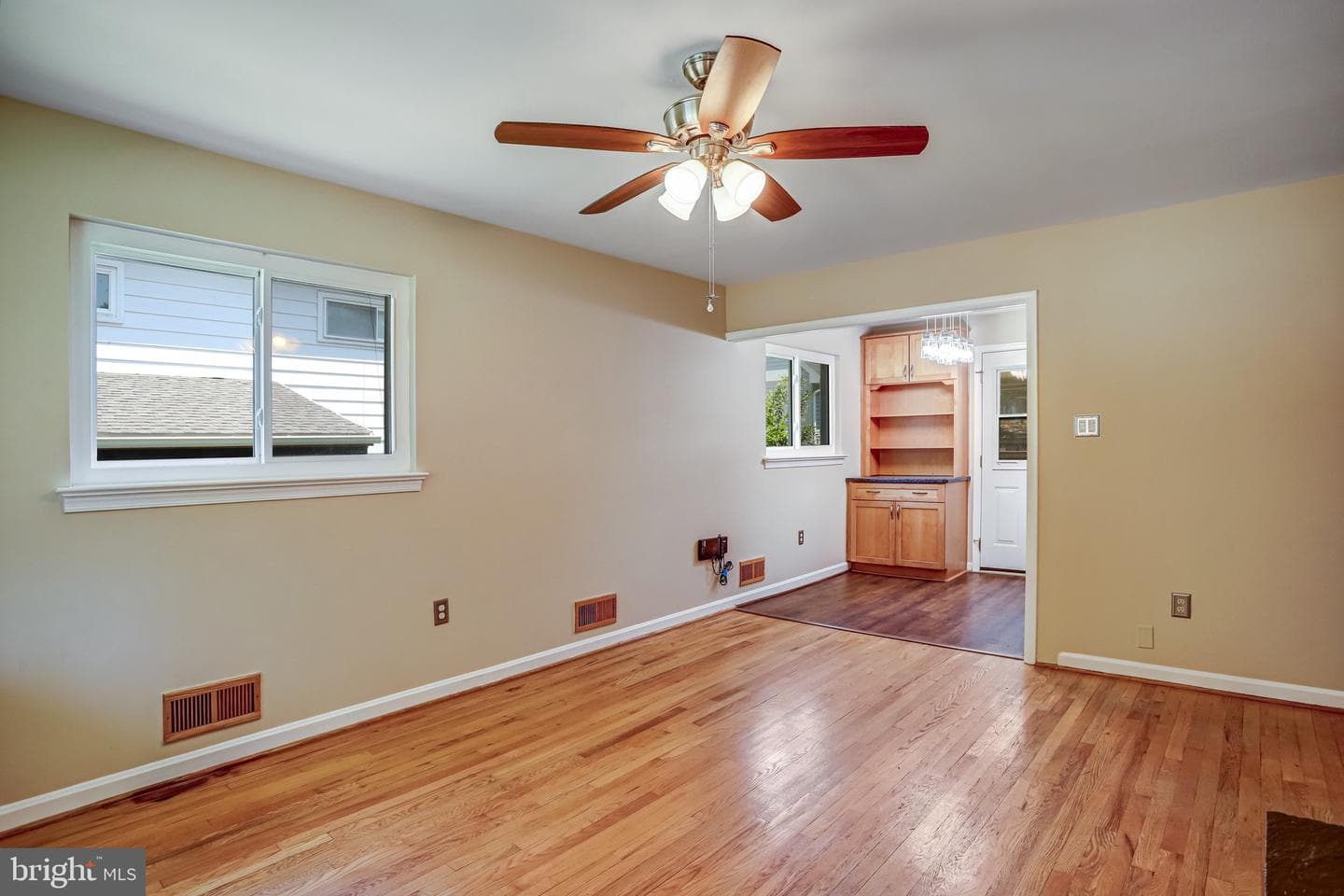 10713 Douglas Avenue photo 9