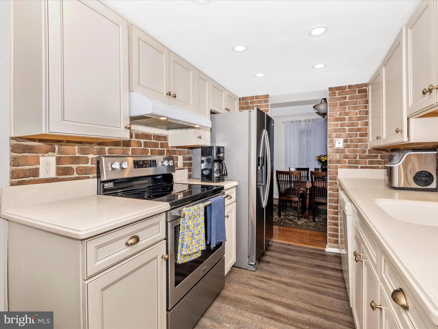 18105 Metz Drive photo 10