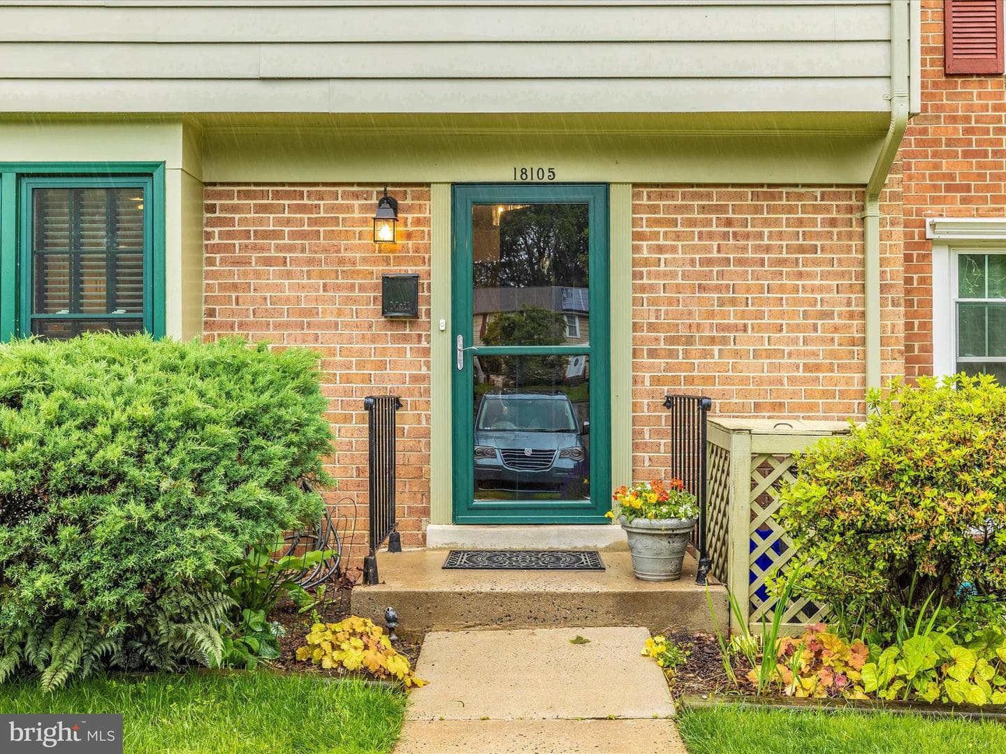 18105 Metz Drive photo 2