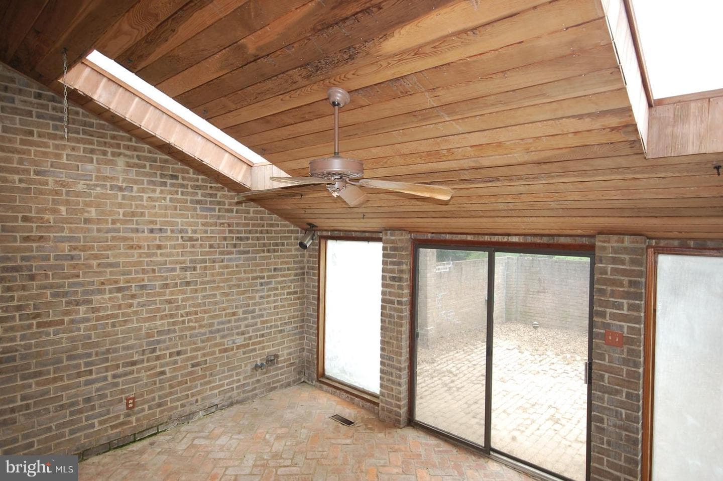 19104 Roman Way photo 11