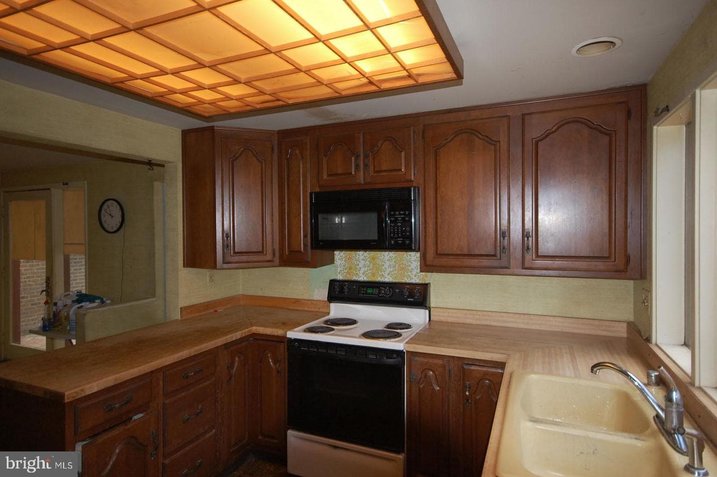 19104 Roman Way photo 8