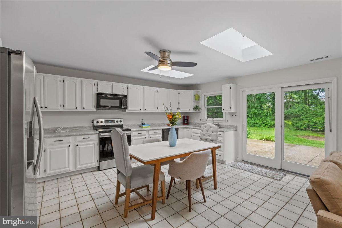 15118 Fairlawn Avenue photo 9