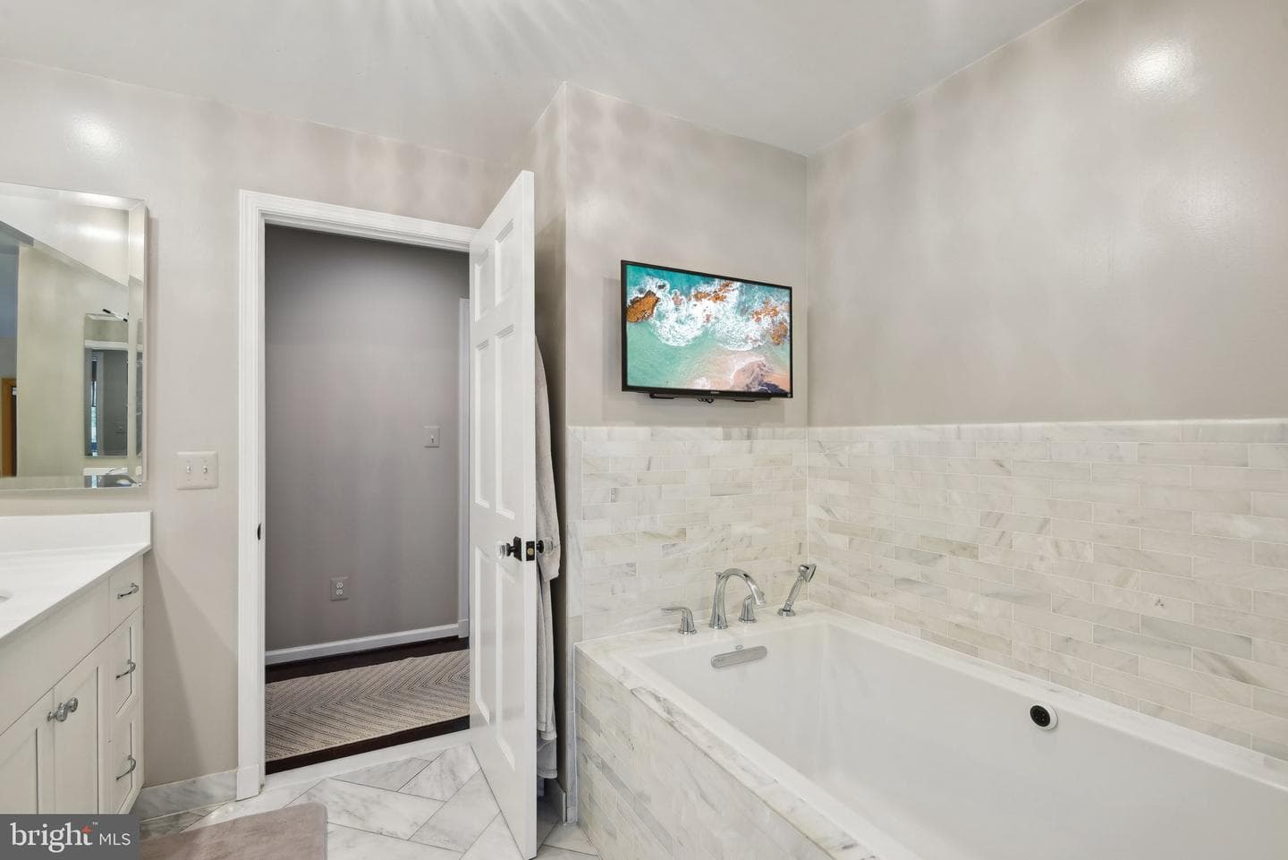 6036 Broad Street photo 18