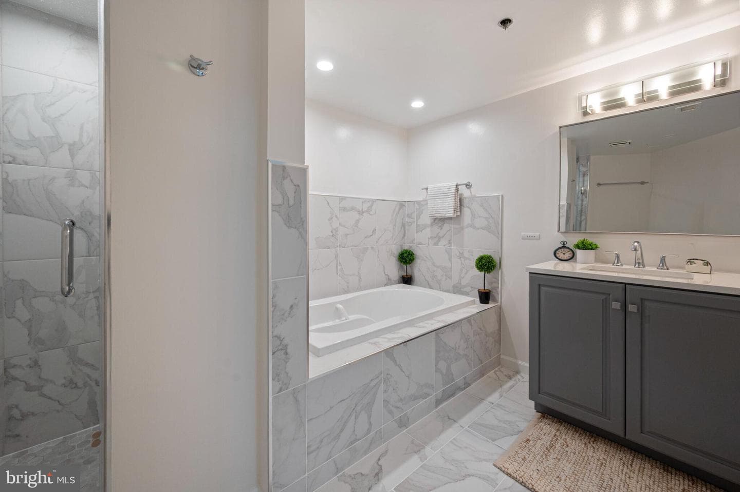 5802 Nicholson Lane #2-702 photo 29