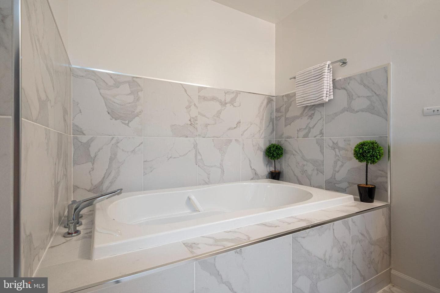 5802 Nicholson Lane #2-702 photo 32