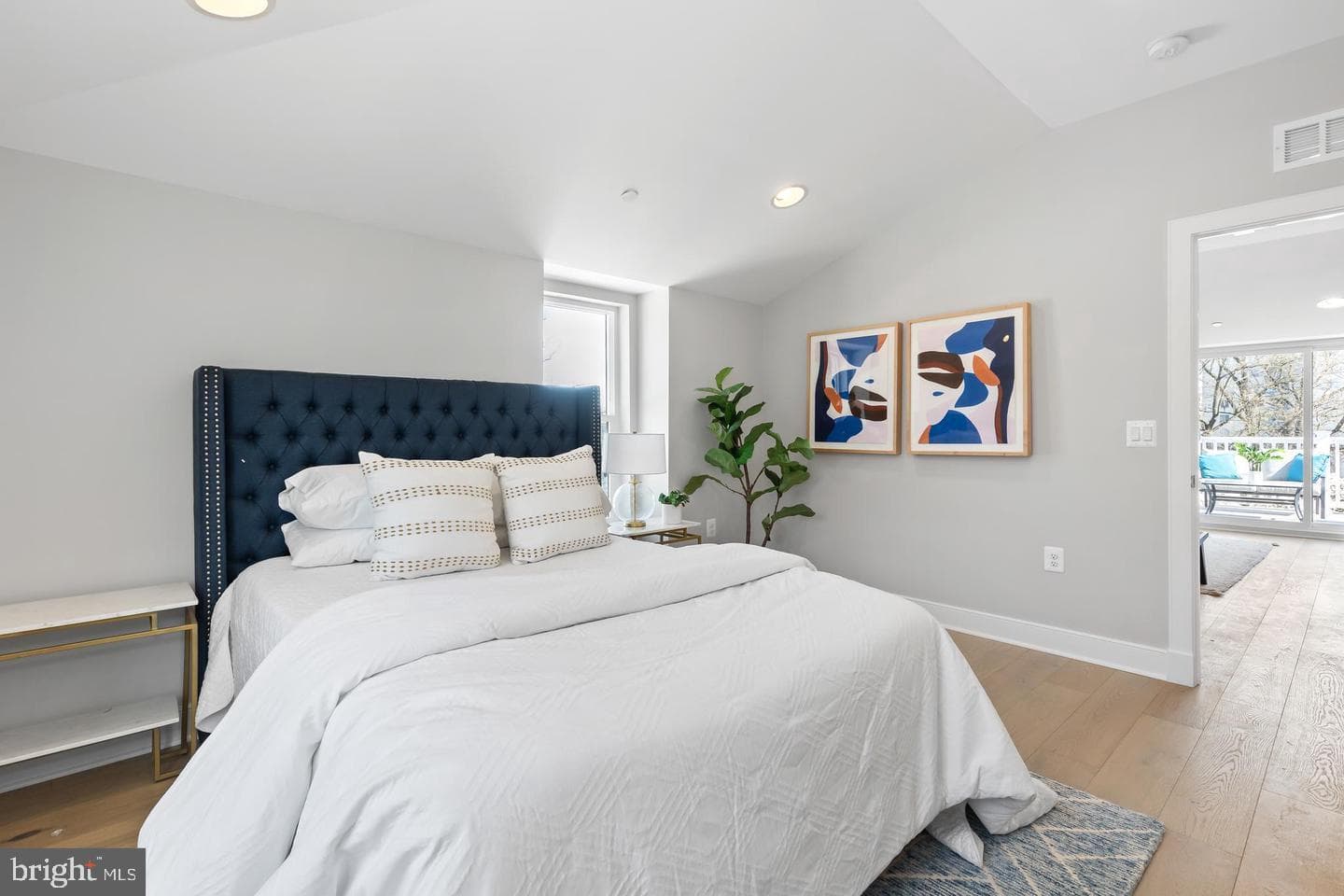 10302 Grosvenor Place photo 32