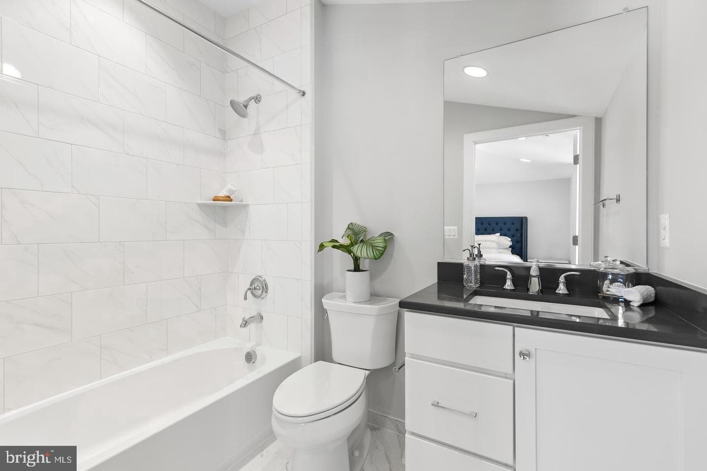 10302 Grosvenor Place photo 33