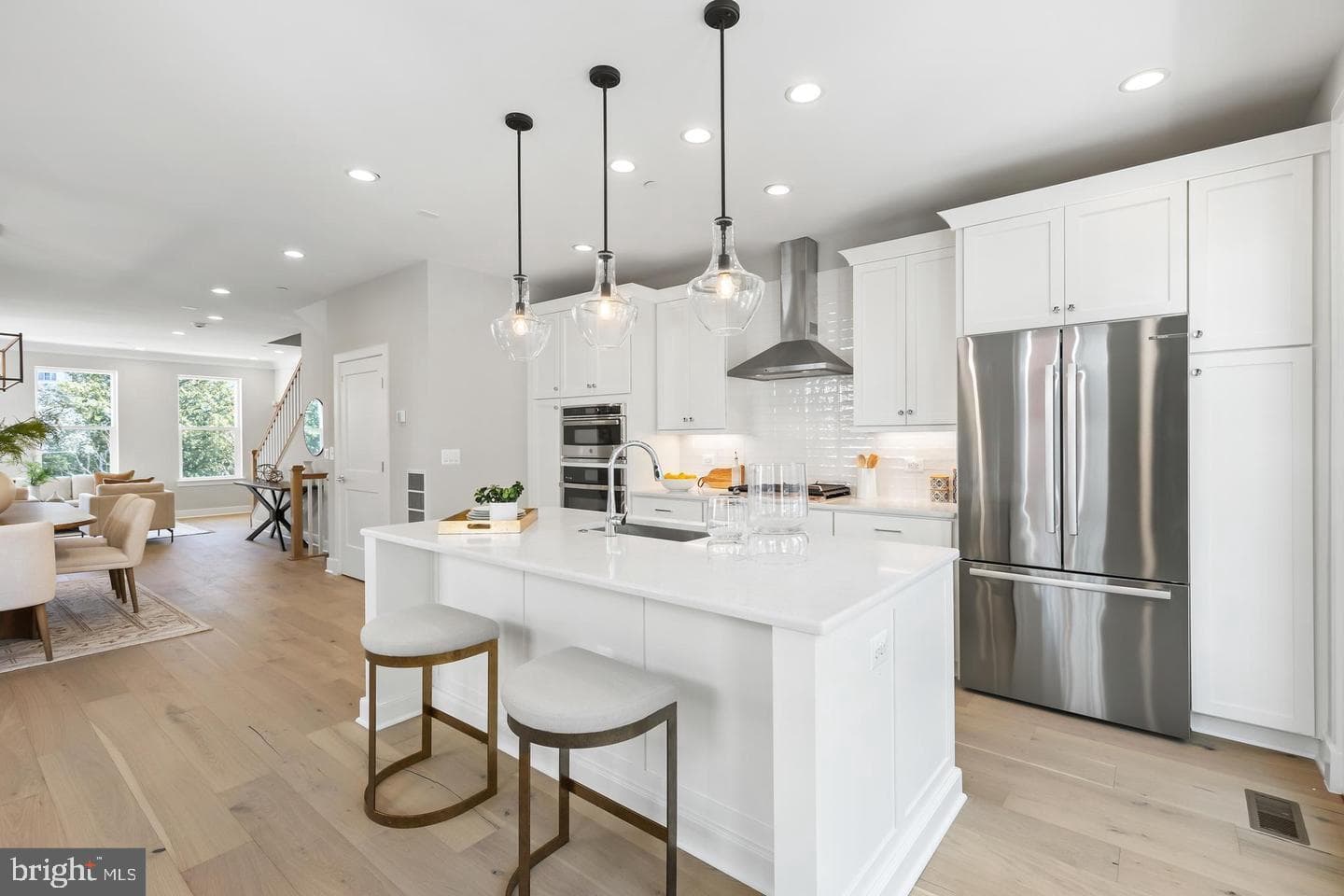 10302 Grosvenor Place photo 9