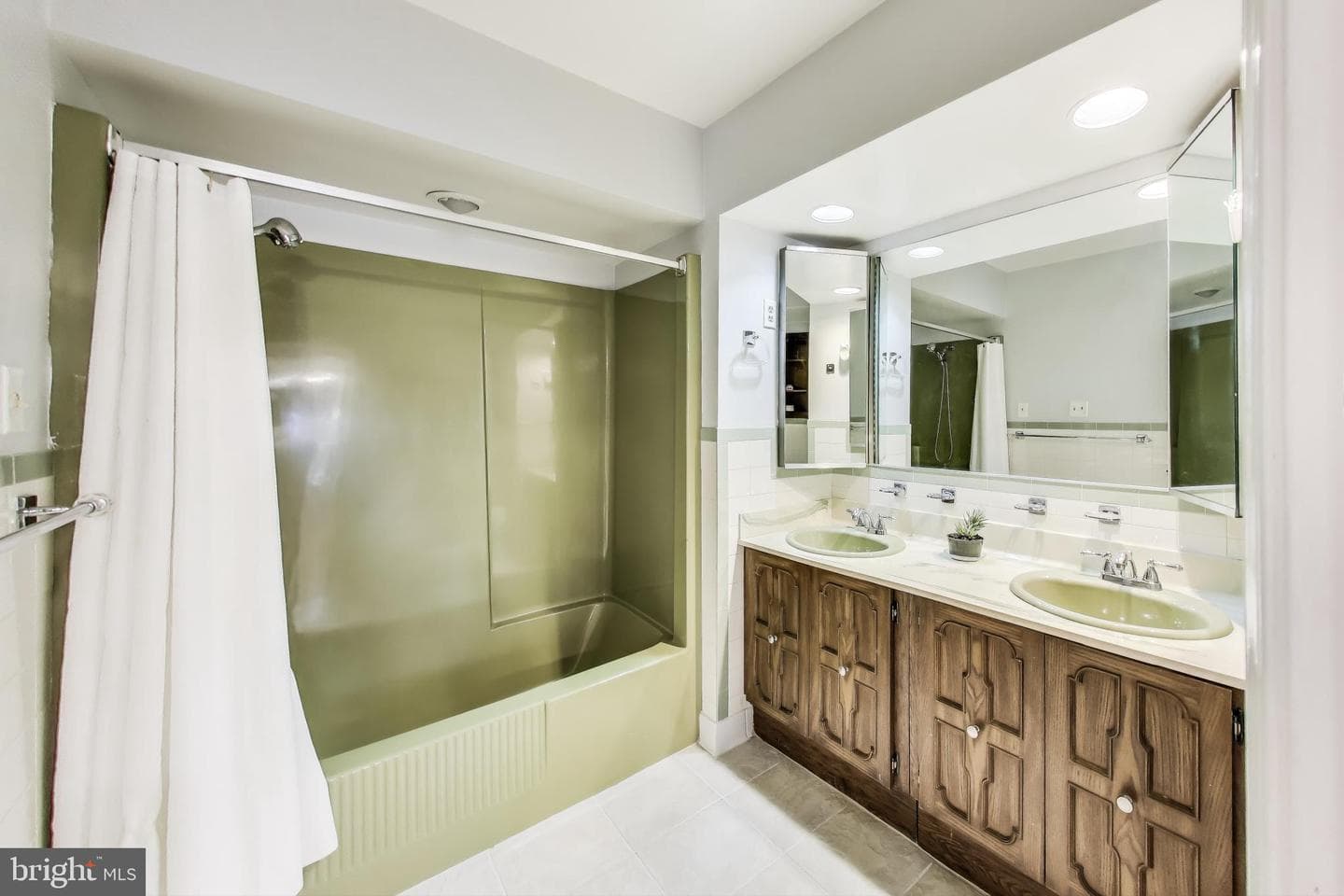 805 Islington Street photo 19