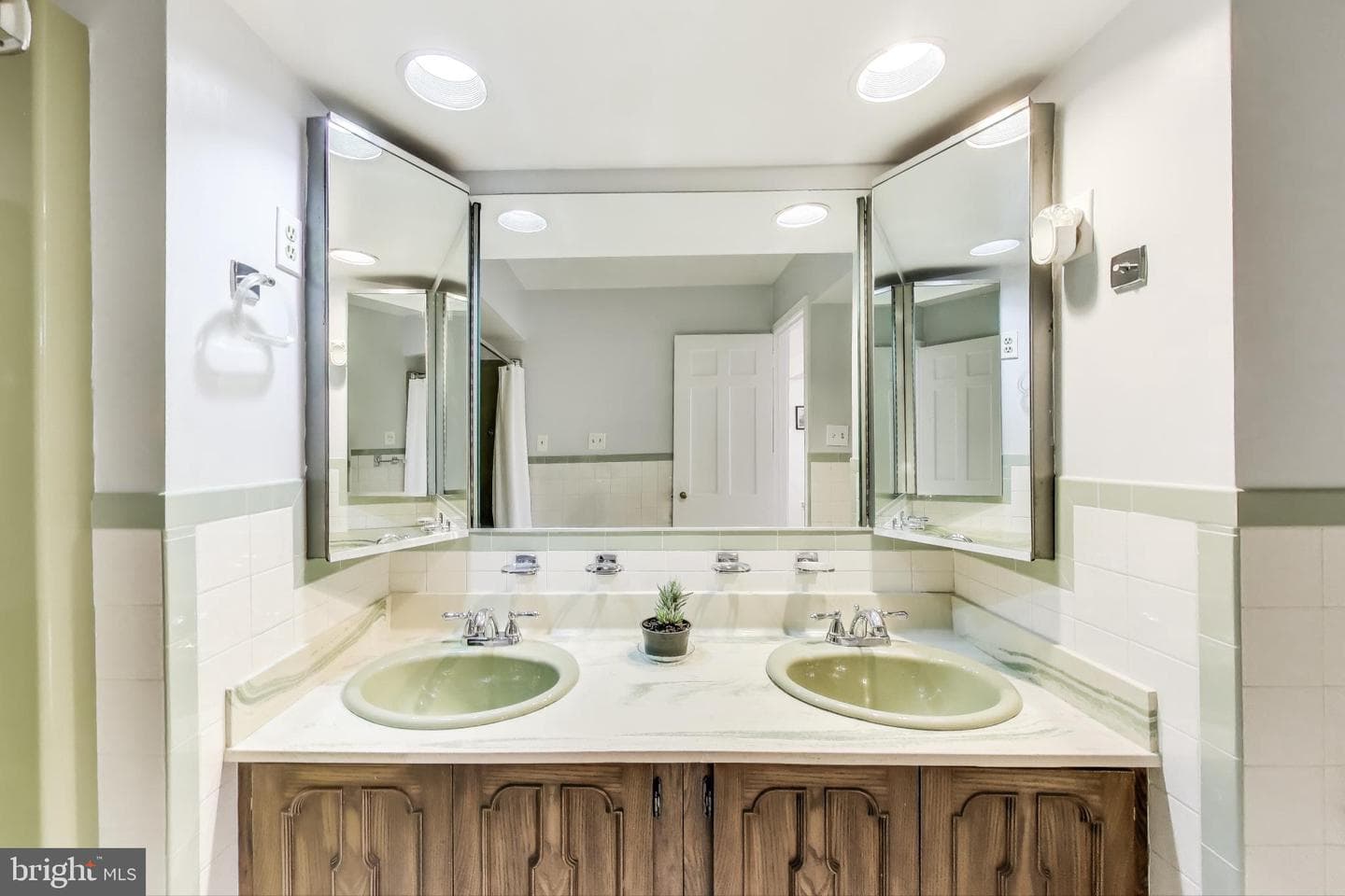 805 Islington Street photo 20